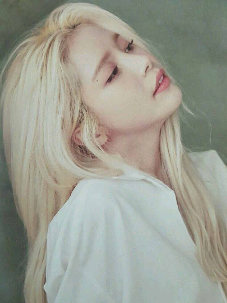 Miss Kim Yongsun& #39;s ethereal beautya thread;