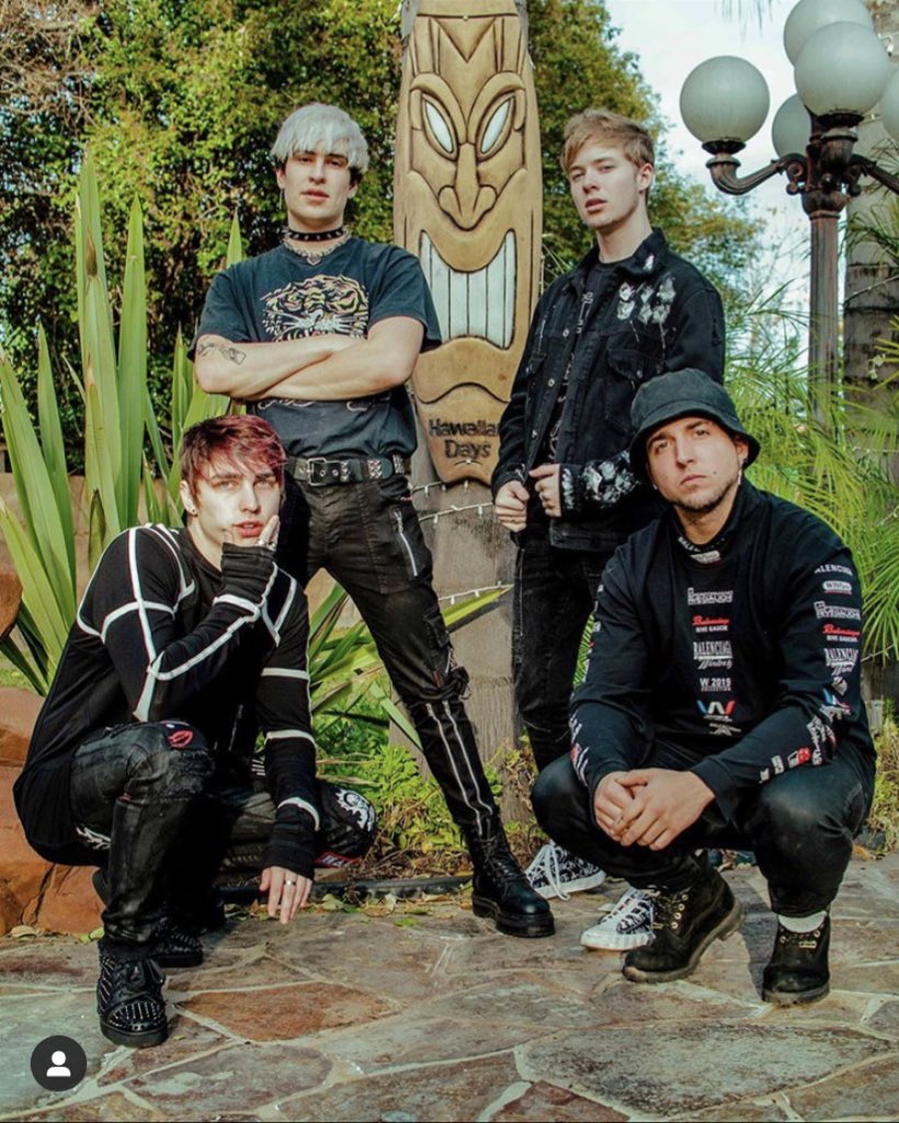 TraphouseUpdat3's tweet image. hello welcome to the acc. if you don’t know the traphouse is a house made up of 4 dumb dumbs that do stupid stuff for a living.  (see thread for more details)