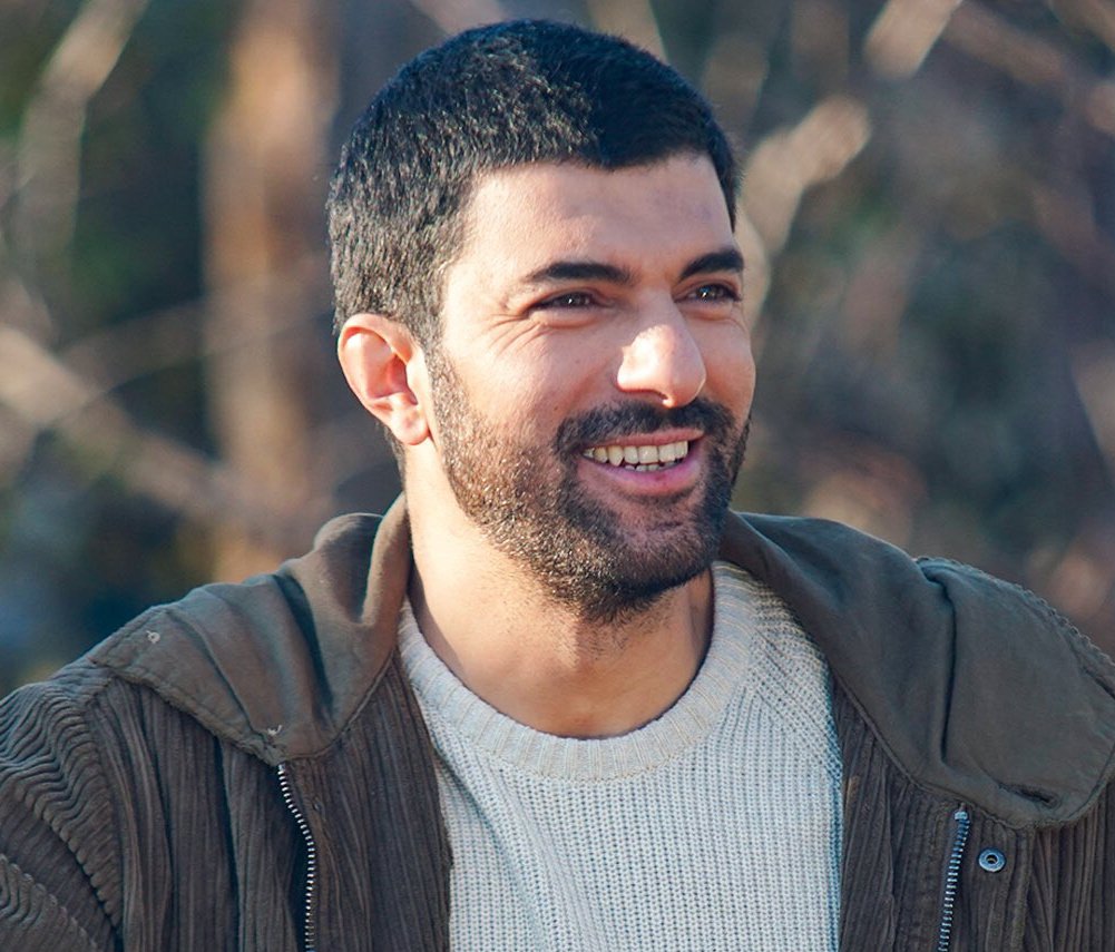 tvdunya1's tweet photo. En Yakışıklı Erkek Oyuncu Kim? Kazanan Yarı final'de

#Anket
#EnginAkyürek RT
#MuratYıldırım FAV

  #SefirinKızı #NarSan
#Ramo #RamBel https://t.co/j8rz7o80lL