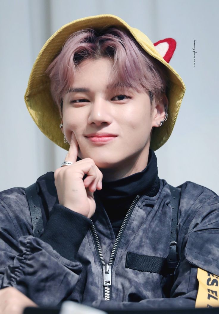 chapter ii: five reasons to love  @woouyong. ☆ he is a cuddly and fluffy bear. he likes to give rhurhu warm hugs and kisses whenever rhurhu needs them!☆ when i say he's cute, i really mean it! let me attach a few pictures of baby wooyoung to prove my statement right.