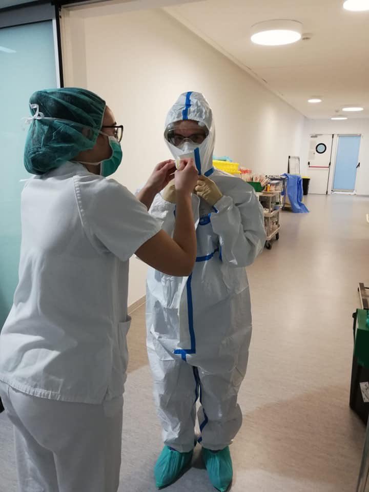 Laia_VS's tweet photo. A la Sala de Parts de @hgermanstrias seguim atenent parts amb normalitat. Tenim dos circuits diferenciats per gestants covid+ y gestants negatives: a tothom se li fa de la prova al ingressar al part, inducció o cesàrea! Us esperem aquí! 💙 aneu a la nostra web per més informació! https://t.co/n38Ka0fvPS