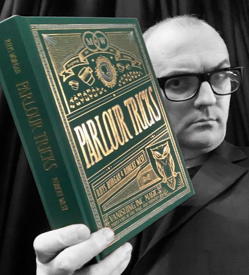 MrQuinMagic's tweet photo. @VanishingInc @MorganandWest #shelfie #sharemagiclive #cluedo https://t.co/SrSxHIVmdQ