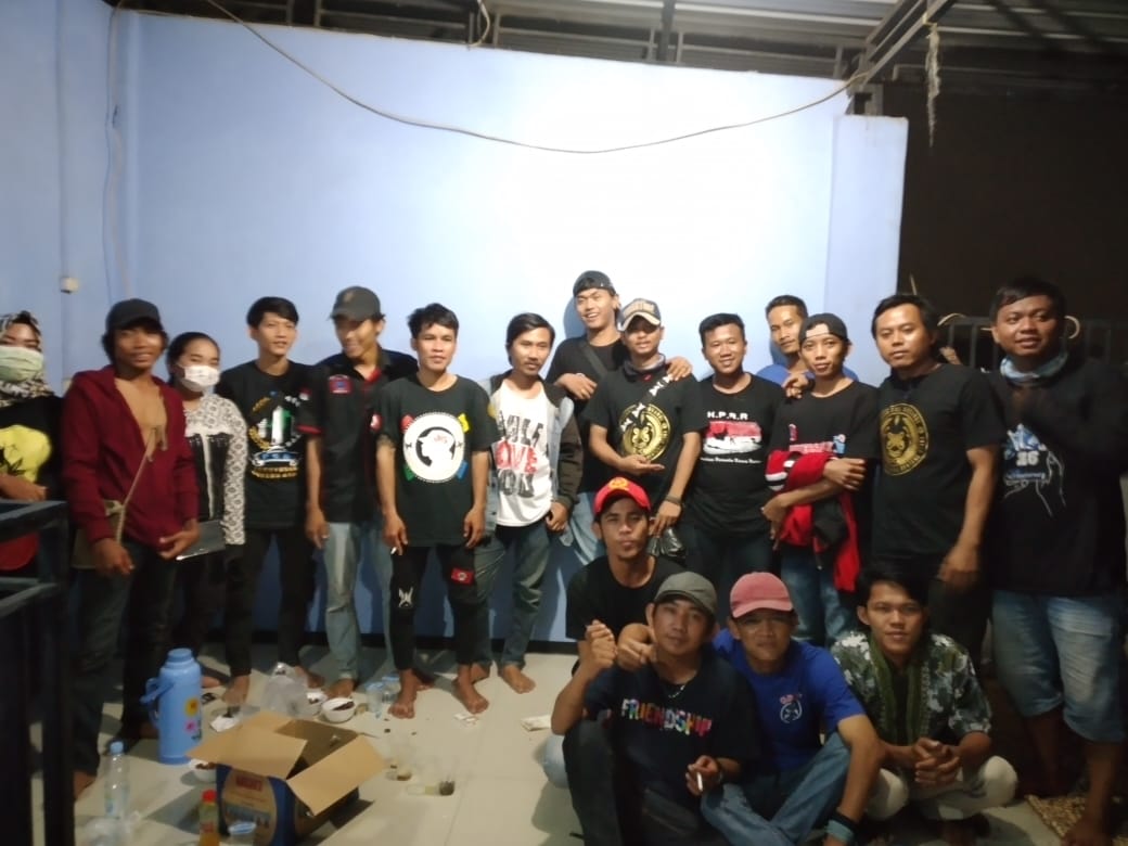SfcTangerang's tweet photo. Hari ini Beberapa Pengurus SFC Tangerang Full Keliling Silaturahmi Ke Beberapa Korwil Kecamatannya yakni (Sepatan Timur, Pakuhaji, Teluknaga, Kosambi) dan Kegiatan Sosial salah satu rantingnya juga yaitu Slankers BKMJT Kecamatan Jatiuwung - Tangerang 🤘✌ https://t.co/EuKmDIrZ5a