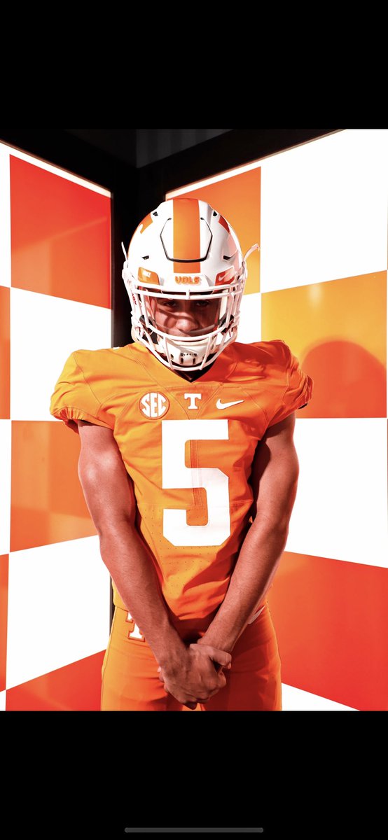 chayce22's tweet photo. Surprise!!👀 #COMMITTED to the University of Tennessee 🍊‼️ #GBO Thank you @CoachJPruitt @DansleyAnsley for this opportunity!! https://t.co/QjRlHdEpiF