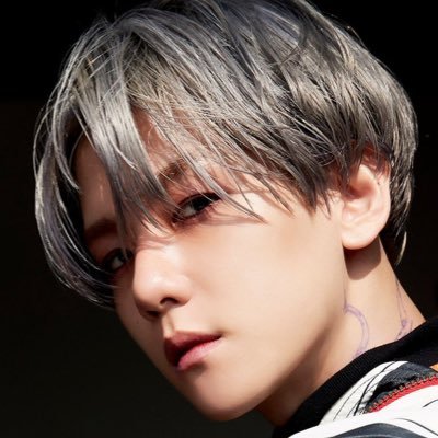  #Baekhyun   godly side profile ; mini thread