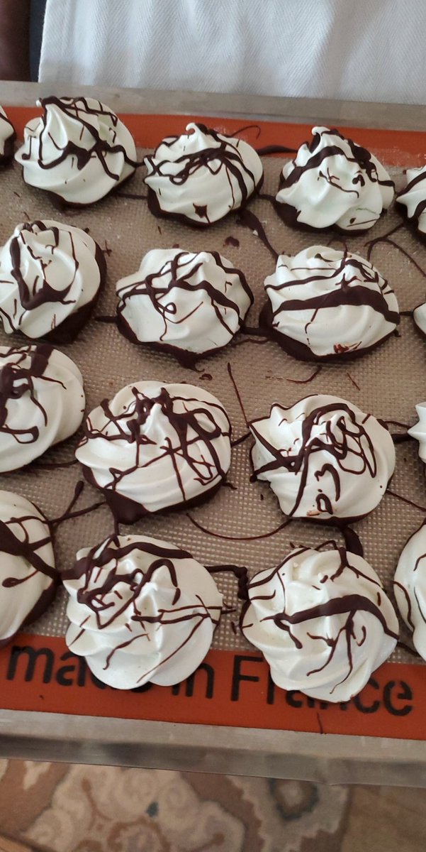 LadyWolf926's tweet photo. @stars_gal Here ya go. Mint chocolate meringues #QuarantineCuisine https://t.co/kSZfSF90hd
