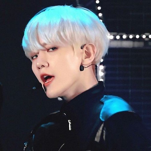  #Baekhyun   godly side profile ; mini thread