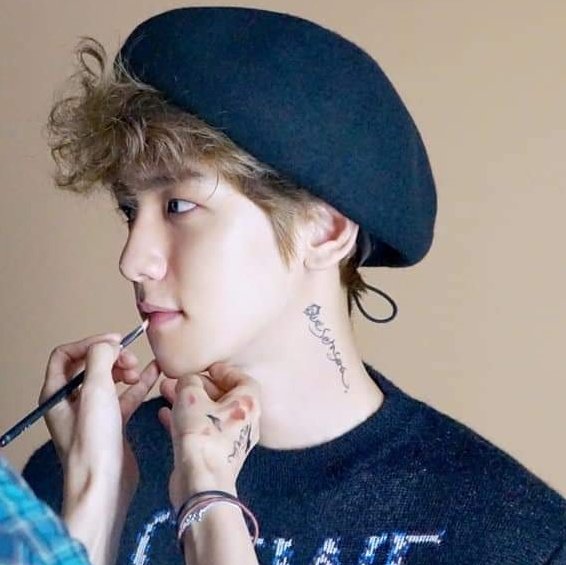  #Baekhyun   godly side profile ; mini thread
