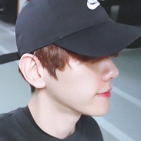  #Baekhyun   godly side profile ; mini thread