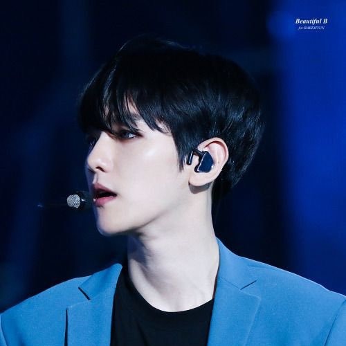  #Baekhyun   godly side profile ; mini thread