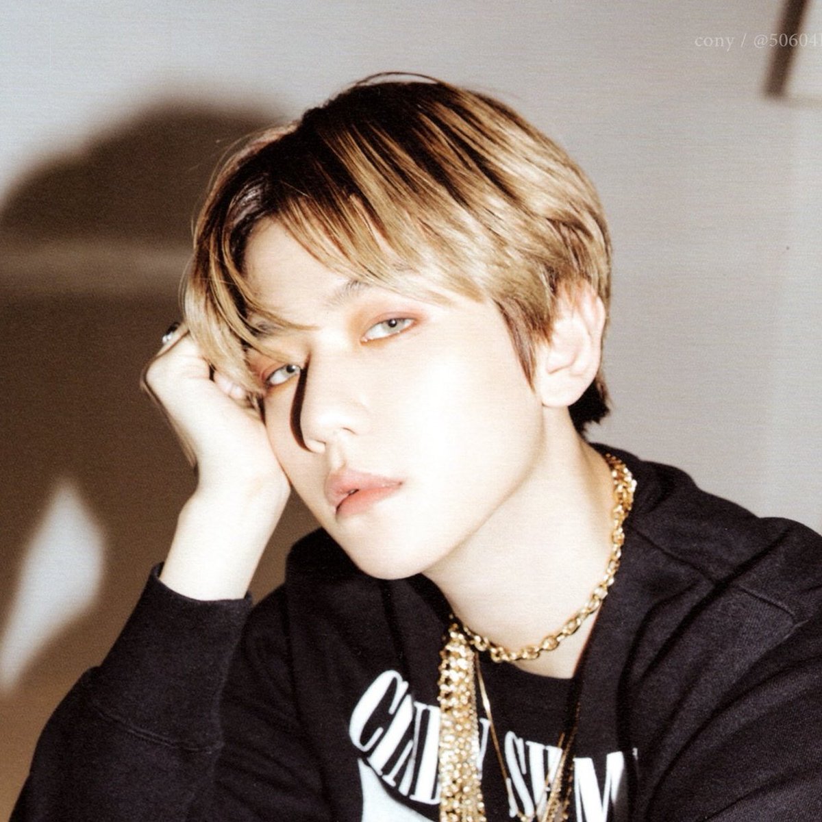  #Baekhyun   godly side profile ; mini thread