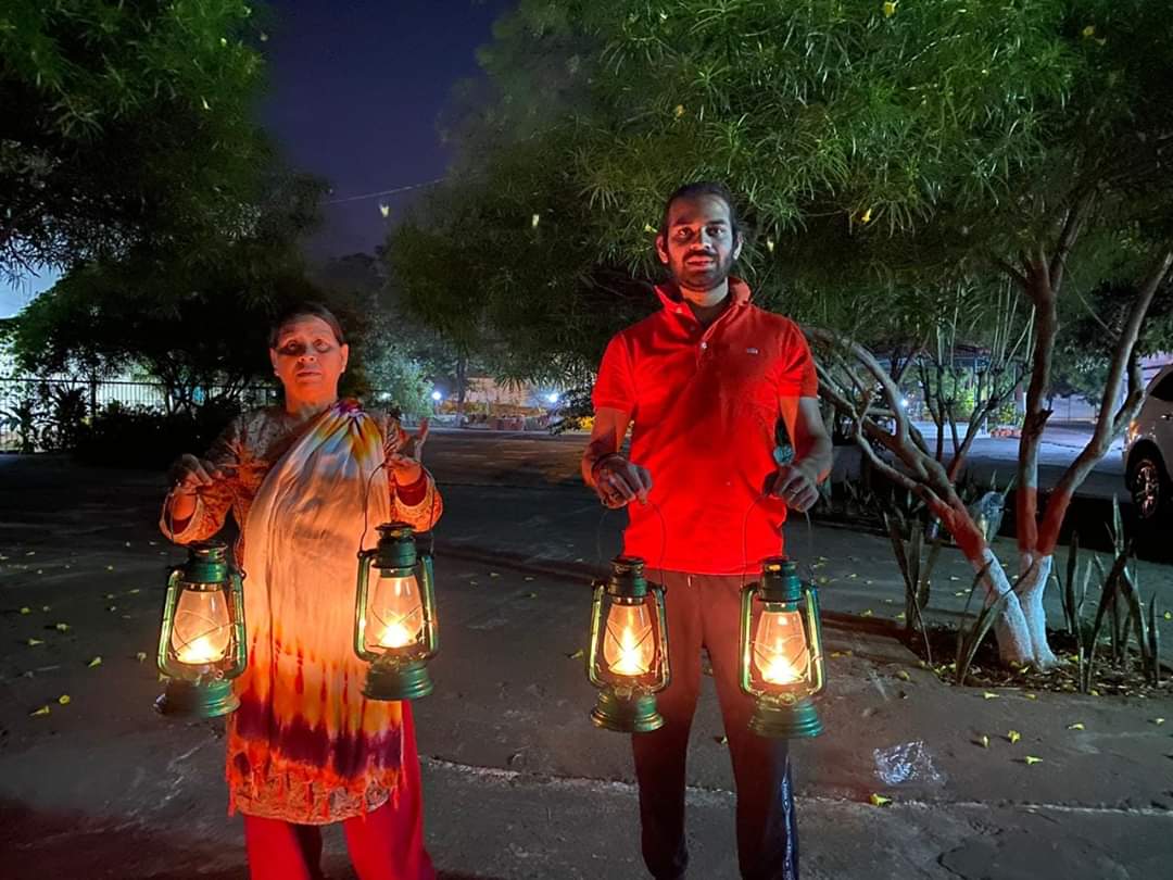 nirajkrsah's tweet photo. अपना भाई का कोई जवाब ही नही है,
कोई नही है तेज भाई के टक्कर में।
#Unity 
#LightsOfHope 
#LightForIndia 
#LightADiya 
#LightToFight 
#दिया_जलाओ_कॉरोना_हराओ https://t.co/JH6aGgisHW
@ApurvYadavRJD @TejYadav14 https://t.co/mtXLZ1raYU