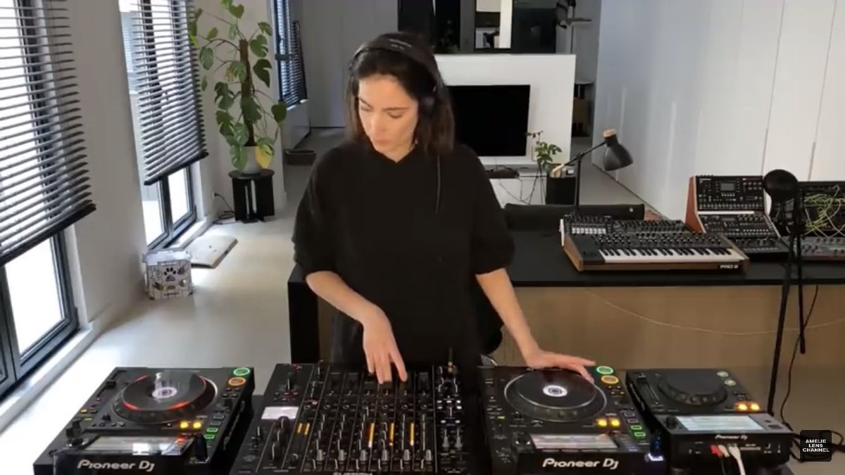 TrancentralNL's tweet photo. Cool: Amelie Lens lockdown session at home https://t.co/S6GuAoIabk @AmelieLens #techno #lockdownbelgium https://t.co/Yjb1b8jeG5
