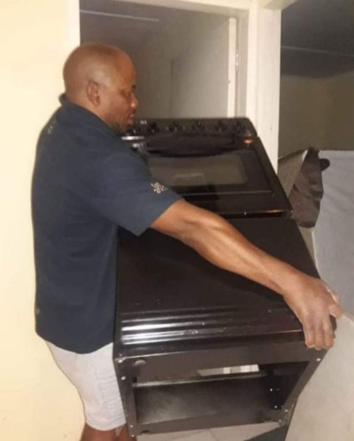 21 days lockdown both in SA n Zim n we been loyal to <a href="/DStv/">DStv</a> to just help it’s lovely customers and offer us just one month full menu subscription free. A Pefect gift to the people let’s retweet until we get attention