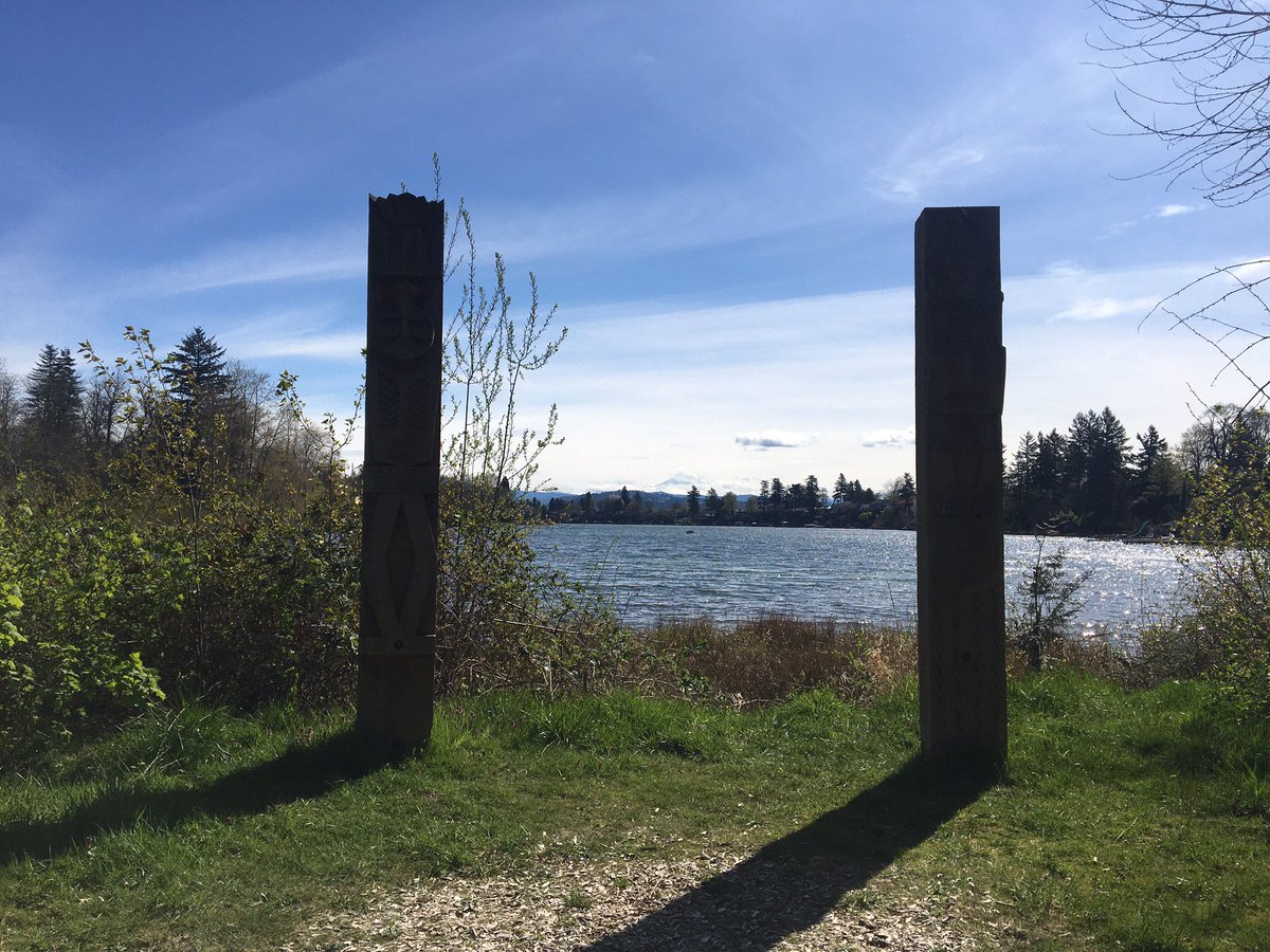 jburtonnews's tweet photo. @emilyburrisTV @MealsWheelsPpl @KelleyKOIN @KOINNews @jennyhKOIN @PDXCarla @AJ_McCord @NatashaKOIN6 @ammarple And leg 5 ends! 🏃♂️🍺 a lovely day to run around Fairview Lake and Blue Lake (with the totem poles) to support a great team and a great cause! 💪 @MealsWheelsPpl! #gtsdr #gtsdr001 https://t.co/ia285AzKdh