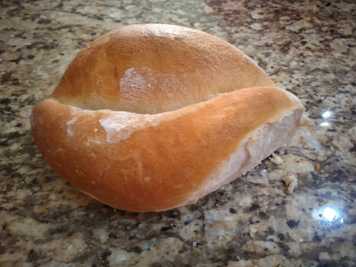 carofls's tweet photo. Me siento mal por todas esas personas que comen bolillos en vez de un delicioso pan francés https://t.co/pMs1xPgAwn