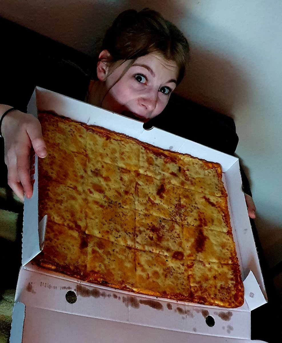 Moonfog_PSN's tweet photo. Bon Appetit @Craysy3 🍕🍕🍕 https://t.co/nWTmJTuC4u