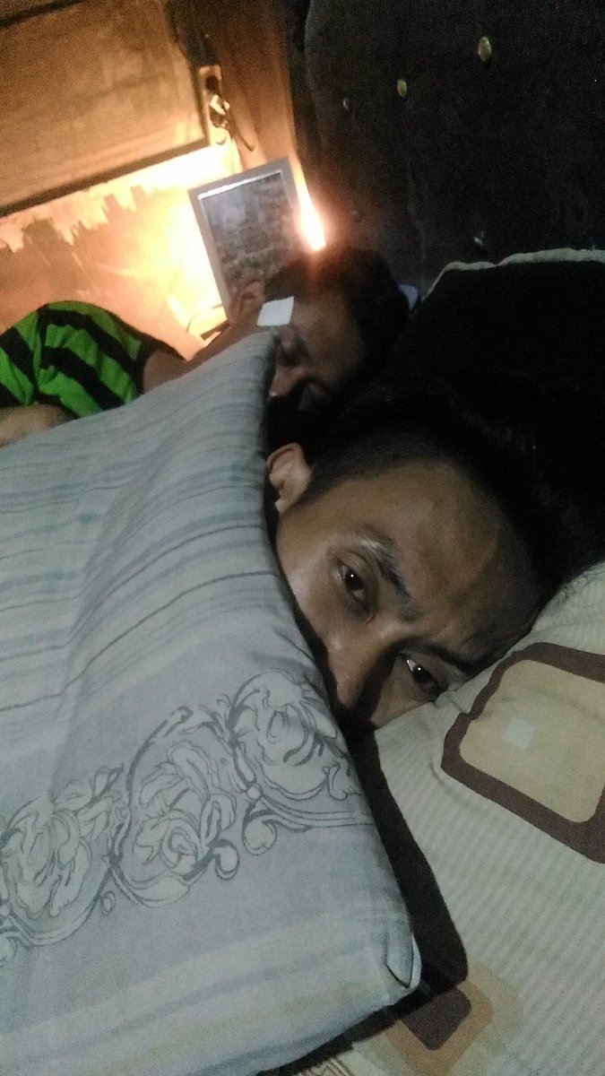 Mildandsmooth's tweet photo. Mata udah perih karena ngantuk. Tapi nggak bisa tidur. Doi malah tidur duluan nggak bantu beres2. 🤗 https://t.co/7hyMSuVFqk