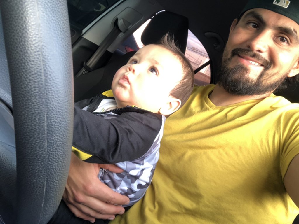 alvsandoval25's tweet photo. El ya quiere conducir 🚘
#bigboy #co_pilot #handsomeboy https://t.co/Juy7riqGro