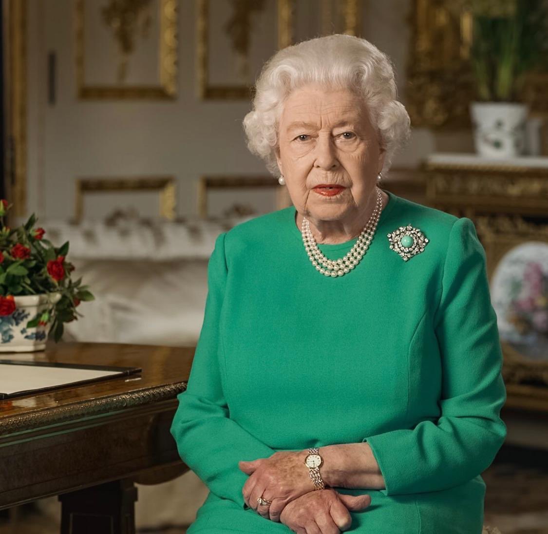 sarahMFergie15's tweet photo. Her Majesty’s words touched my core and inspired us to never give up. We should take comfort that while we may have more still to endure, better days will return: we will be with our friends again; we will be with our families again; we will meet again @RoyalFamily https://t.co/KCSF0Fc2u6