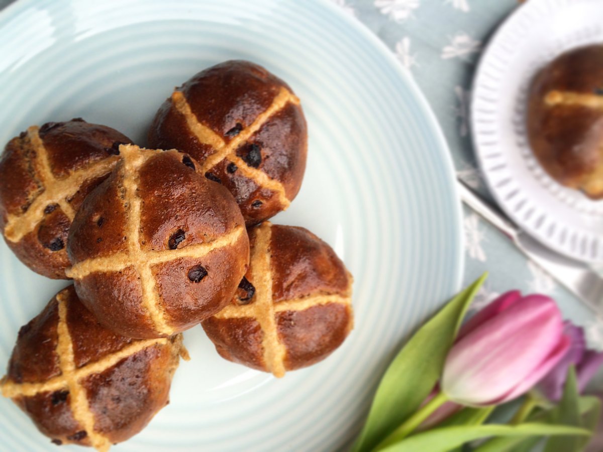 Easter wouldn't be the same without a Hot Cross Bun, these cinnamon &amp; coconut buns are an absolutely scrumptious gluten-free recipe. 🐰⭐ Made by @Healthy_Twists #easter #hotcrossbuns #glutenfree bit.ly/2IuzNVO