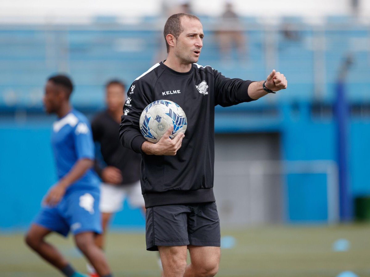 SportsBepro's tweet photo. Entrevista magnífica con @JoanOliva7 Director de Academia @LafayetteDynamo @HoustonDynamo en EEUU 🇺🇸 nos habla sobre “la experiencia de trabajar en el fútbol profesional extranjero” 🎬⚽️👇
📌 https://t.co/Oj4CUIQfrU
—
#QueElFútbolNoPareDesdeCasa #QuédateEnCasa #Entrenador https://t.co/cOr8RoEWIq