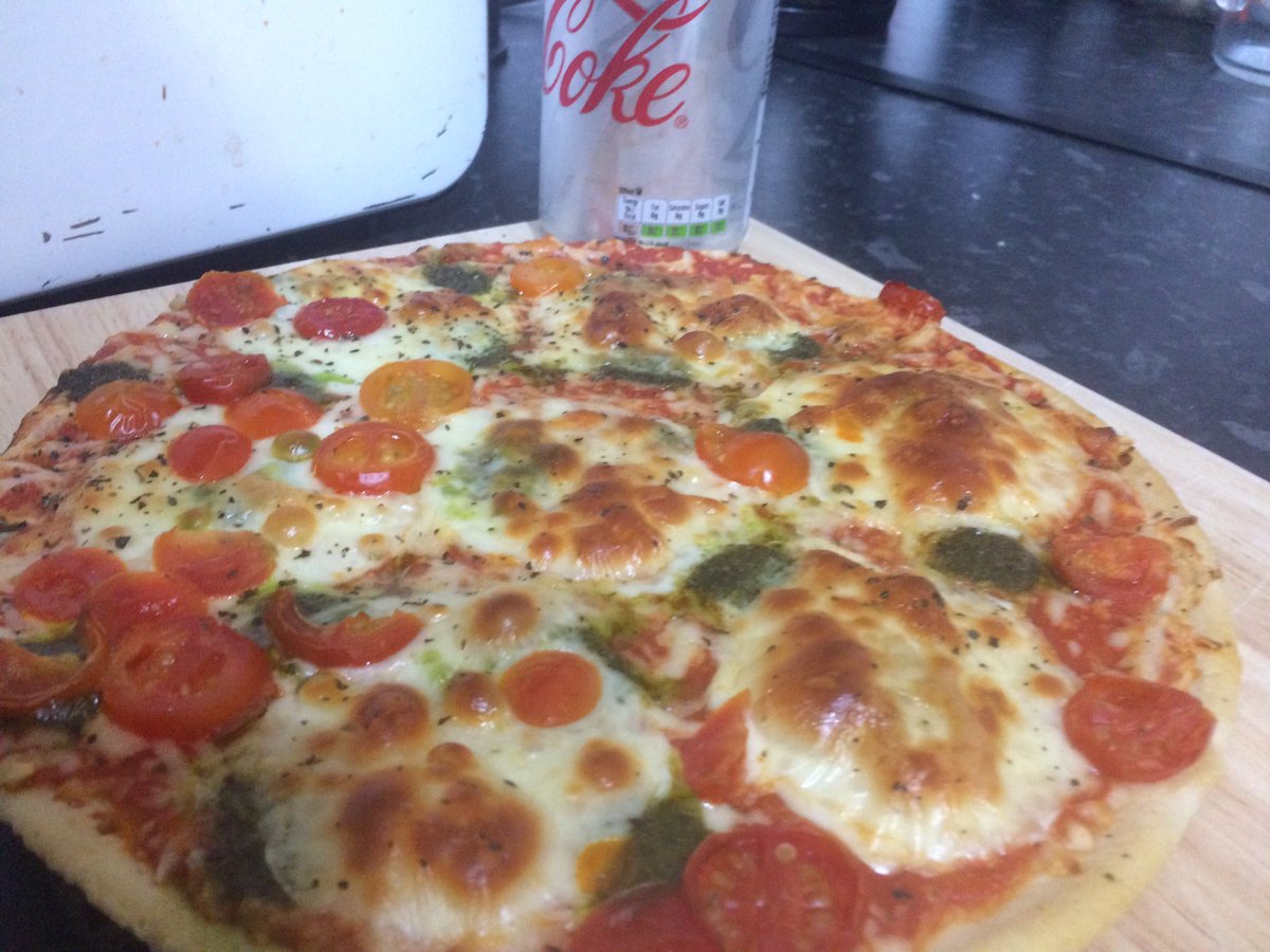 bootlegger1974's tweet photo. Well I’m frigging clemmed  I’ve had to knock up a Dr Onken pizza quite bizzare how a Doctor has his own range of pizza’s https://t.co/iAwWNArc51