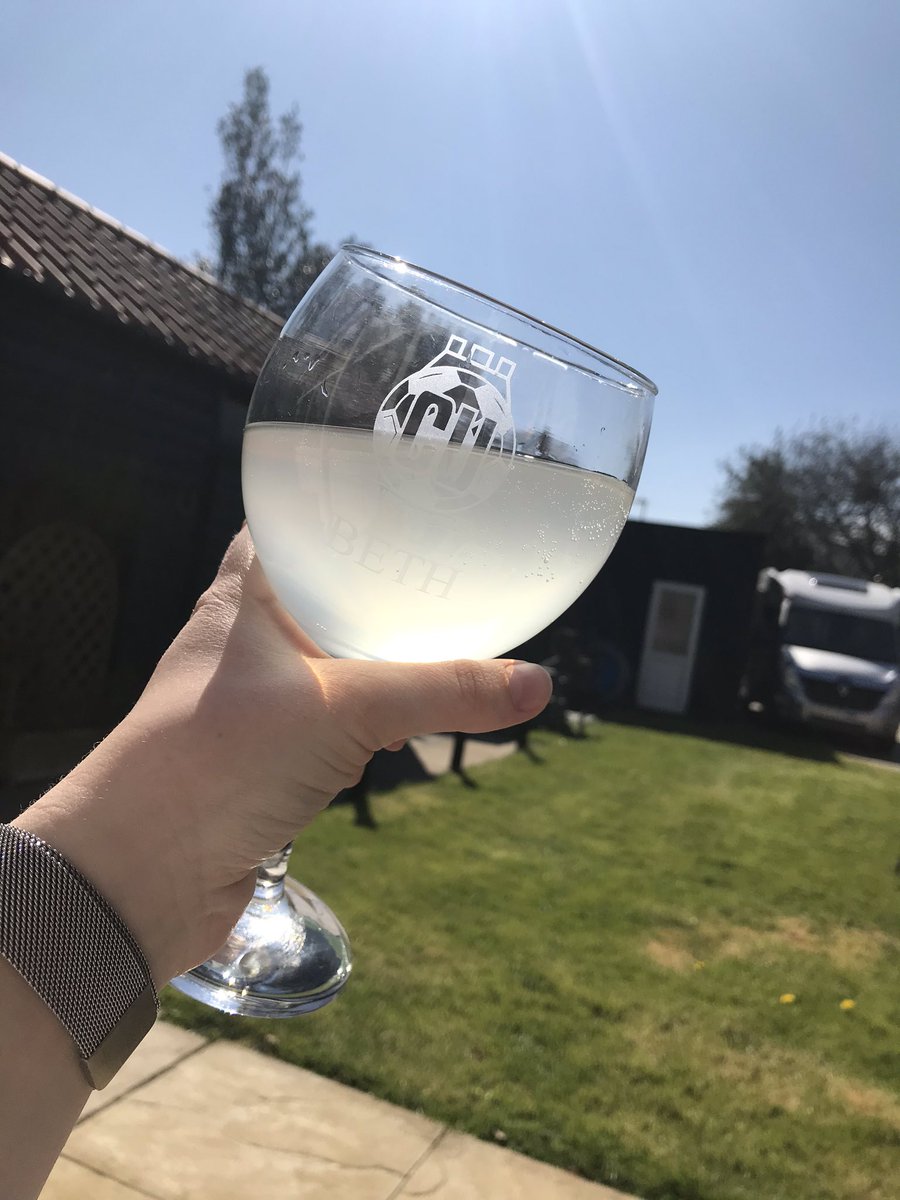 Day 14 of positives The sun was shining  and it was a beautiful day. I started it with a  then enjoyed the sun in the garden with my parents and a gin. Even got the shorts out. As always FaceTime catch up with  @awlshw  followed by some self-care pamper. 