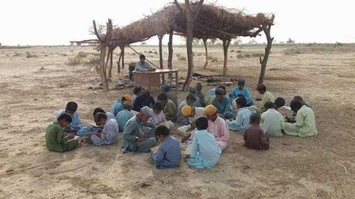 Abdullah_shk_'s tweet photo. who you educate these students from the Online Classes 
which is absolutely flopped.
#WeRejectOnlineClasses 
#NoMoreOnLineLollyPop
#fastiansdemandsemesterbreak 
@Shafqat_Mahmood 
@ZakaWaqar https://t.co/jNjXo7cMaH