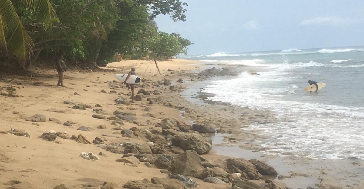DRNAGPR's tweet photo. Personal de Cuerpo de Vigilantes del @DRNAGPR, Unidad Marítima de Aguadilla, en intervención en la playa Las Marías, Rincón; como seguimiento de la OE-2020-029 que estableció el toque de queda.  #QuedateEnTuCasa @wandavazquezg https://t.co/6doTTiuC2X