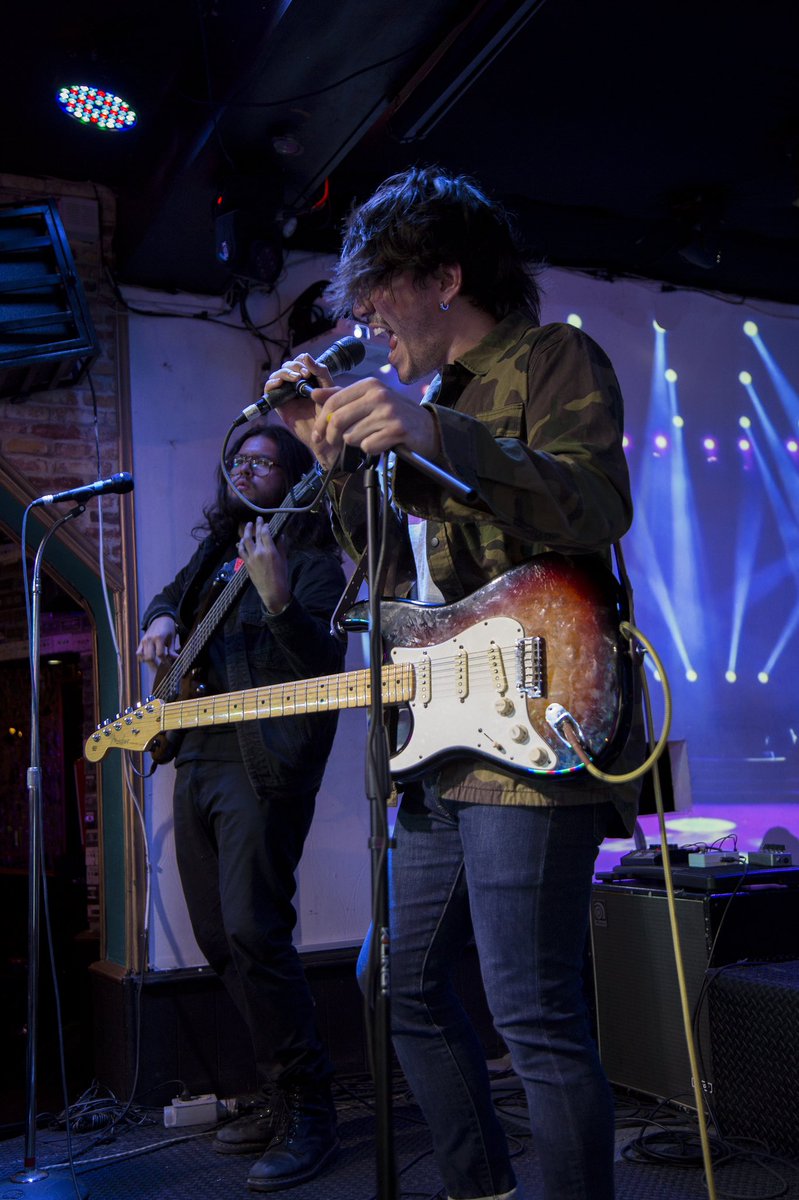 20191020 Por una guitarra cada vez más puerca de sexo, sudor y lágrimas. #TourMeDejasteCaer @ Querétaro 📸: @midorimatsui (en Instagram)

Para más guitarras cochinas sígannos en Instagram: instagram.com/flechaalaire