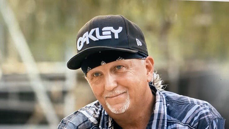 aelfred_D's tweet photo. When Axe Body spray grows up and leans in to its creepy nature https://t.co/KaNnEKNEJ3