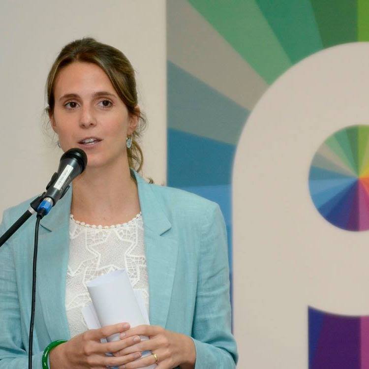 tendenciaspg's tweet photo. Este lunes hablamos con @barbibonelli Defensora Adjunta @DefensoriaCABA. Qué están haciendo en el marco de la #PandemiaDelCoronavirus en una situación de desigualdad social. Problemas a solucionar a futuro. A las 8 por @ecomedios1220 con @pablogaleano. Repite a las 21 por @lu30rm https://t.co/lqpogiTWOA