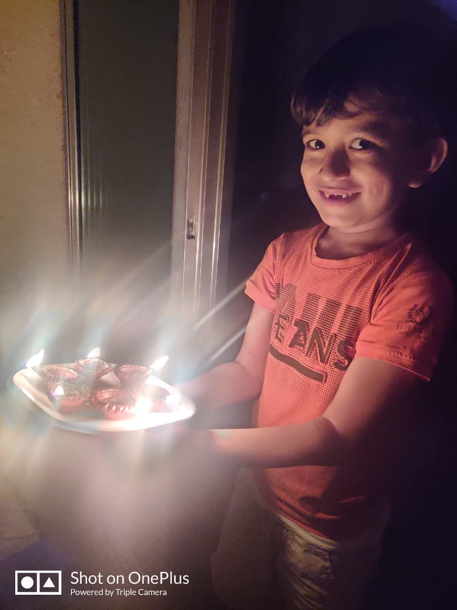 chaitalikhatod's tweet photo. My little one #9MinutesForIndia #LightToFight #NarendraModi https://t.co/tNU4Bs82r8
