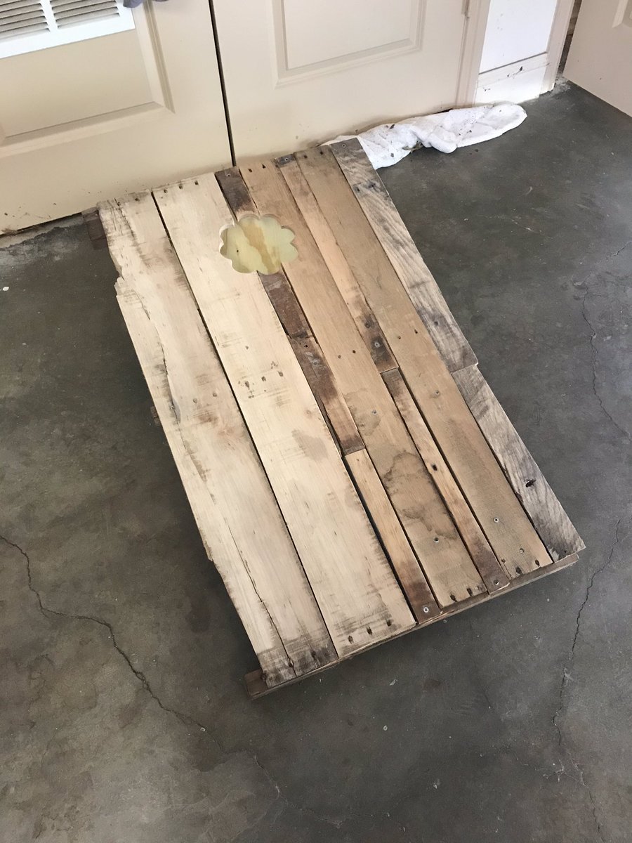 TheNotoriousEEG's tweet image. With nothing to do on a quarantined Sunday - I commissioned the younger Notorii (is that plural of Notorious?) to make corn hole 🌽 out of an old pallet - eat your ❤️ out @joannagaines! #KeepingKidsEntertained #GirlsAndPowerTools