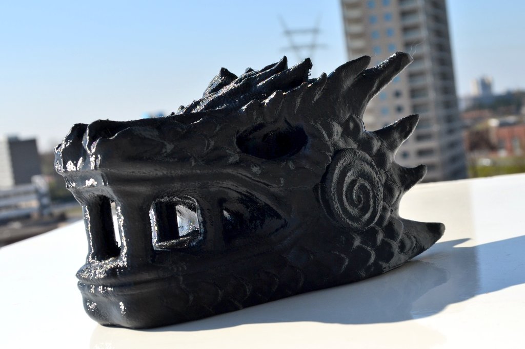 de3dprintman's tweet photo. 1/2 @fotismint designed this amazing #Dragonstone Gate Statue from #GameofThrones and I've printed it in 0.15mm layers on the @FELIXprinters #Pro3Touch in Black @FilamentPM PETG. The model is also a bit bigger at 150% of it's normal size and came out great. https://t.co/HgnT5nWkcT