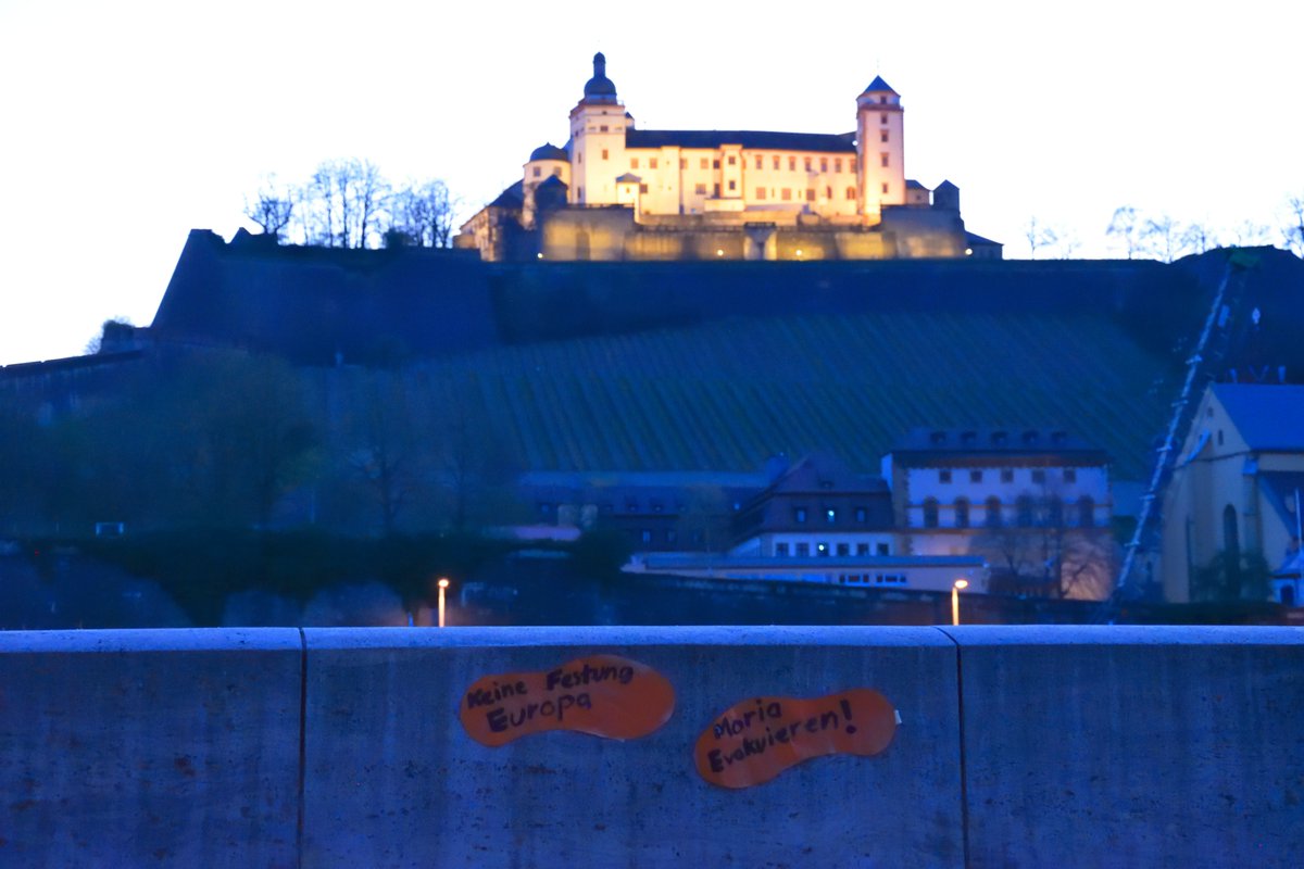 #LeaveNoOneBehind in Würzburg #wirhabenplatz uns sagen klar #Evakuierungjetzt!