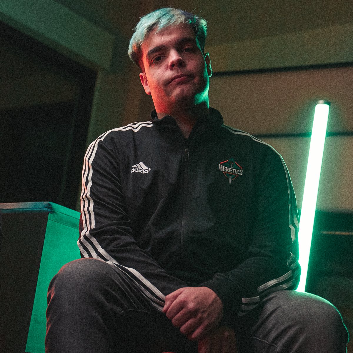 InfoFreestyle2's tweet photo. ¡Fichaje exclusivo! 💥

FORCE 🇪🇦 es el nuevo fichaje oficial de  @TeamHeretics y formará parte del equipo de plataformas gaming. 

¡Felicidades @ManelAkaForce! 🎉 https://t.co/rLKpymhpSk