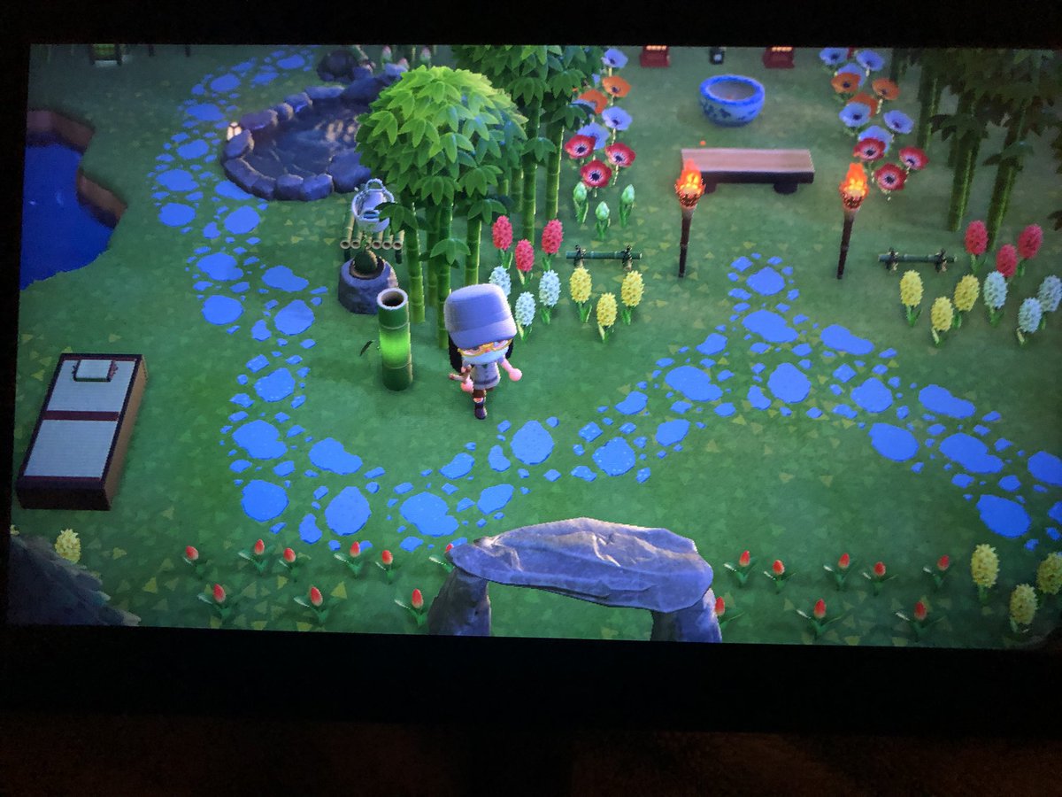 Are you looking for a rock path for  #AnimalCrossing  ?Well... I made one and you can use it if you want.In total there are 7 pieces that you can use to make a cute little winding path. See thread for more #path  #AnimalCrossingDesigns  #gaming  #acnh    #gamer  #switch