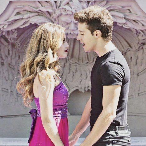 Sueño que me estas mirando a mi. 

#SoyLuna