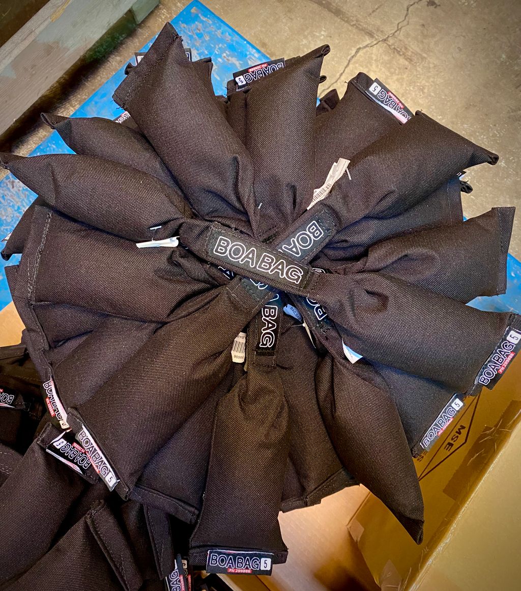 MatthewsGrip's tweet photo. Boa Bag Tower!! Such a wonderfully designed bit of weight! Available in 4 sizes, 2.5lbs-5lbs-10lbs-15lbs!
Gravity never looked so good!
#matthewsgrip #sandbag #BoaBag #BoaBags #gripgear #griponthego #portablegear #gravity #setlife #photogear https://t.co/2JOwMmxhcQ