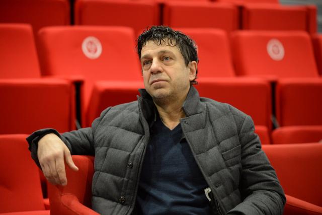 lequipe's tweet image. Jean-Pierre Caillot, président du Stade de Reims, réagit au suicide du médecin du club: « C'est un drame qui nous frappe » ow.ly/jJEA30qvwCq