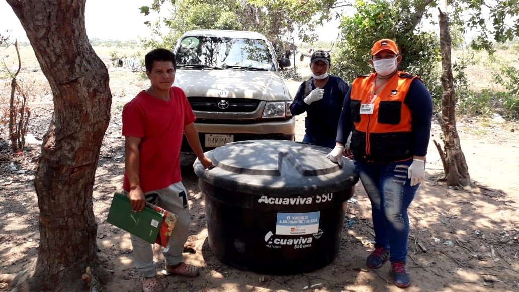 NRC_LAC's tweet photo. La semana pasada hicimos entrega de tanques de recolección de agua y elementos de higiene para lavado de manos a comunidades que viven en los territorios más alejados de #Colombia.

Gracias a @StatePRM llegamos a #Vichada y brindamos esperanza. https://t.co/fxnP9tZ8p2
