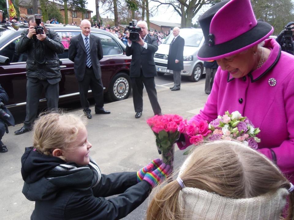 laradelaneygray's tweet photo. Funny that it’s exactly 7 years ago today my daughter and I met The Queen 👑 she is an inspiration and I’m proud that I have been lucky enough to have had a rare exchange with her in my lifetime. #QueensSpeech #Covid_19 #QueenElizabeth https://t.co/In8GPLYUge