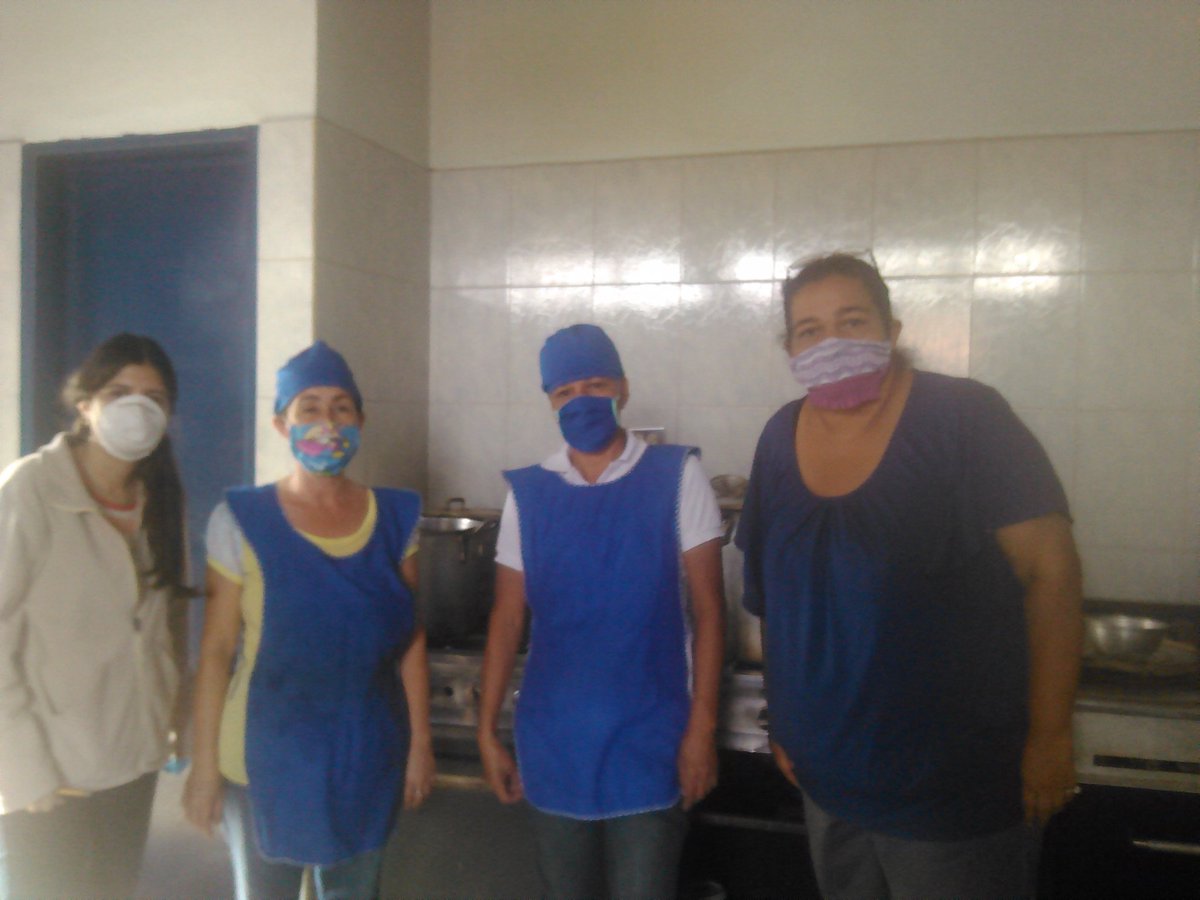 La escuela activada con el PAE en pro de los niños@s, adolescentes,discapacitados,tercera edad, embarazadas,otros, tomando las previsiones indicadas por el gobierno #Quédate en casa <a href="/charlychaves/">Charly Rojas Chaves</a> @psuvaristobulo <a href="/CLIFPMMICHELENA/">CLIF MICHELENA</a>