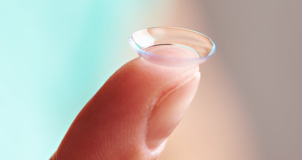 The American Academy of Ophthalmology has recommended that, in order to cut the risk of COVID-19 infection, contact lens wearers switch to wearing glasses for a while. It’s important to understand why: wb.md/2UEwBih