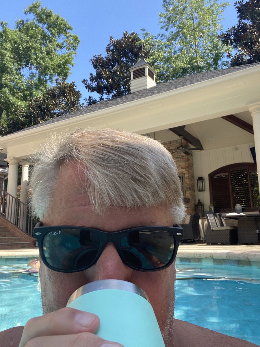 richheffley's tweet photo. #theRegal @briankoppelman Sunday social distancing in Florida style https://t.co/9t23FqjzU5