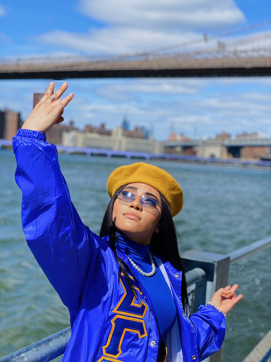 NinaaRenee_'s tweet image. There are duties of being an ACE &amp;amp; I fit them “just right.” That’s why they call me Go1dilocks 💛💙🐩 

#Spr20 #ACEClub #SGRho #1922 #7in7out