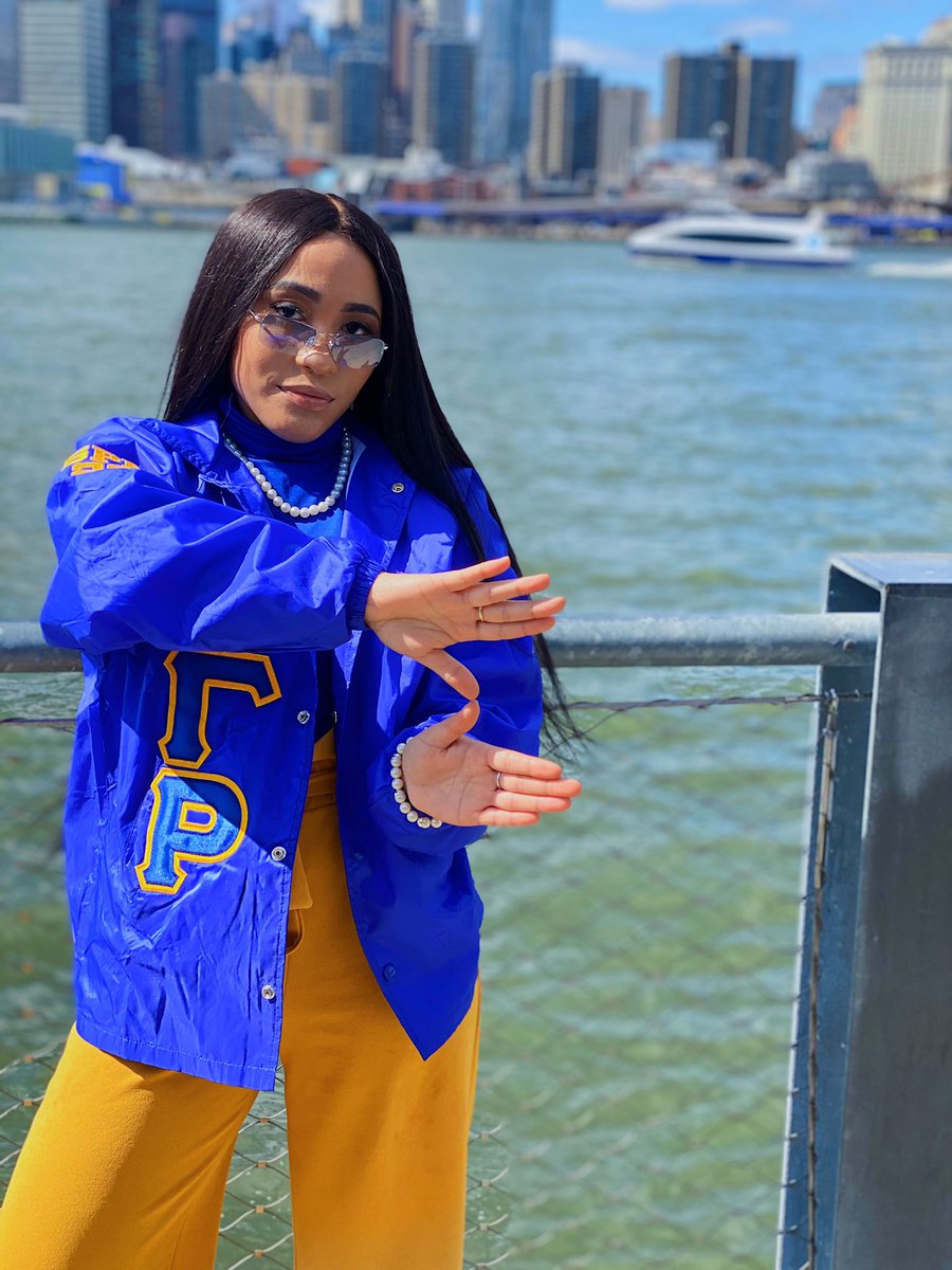 NinaaRenee_'s tweet image. There are duties of being an ACE &amp;amp; I fit them “just right.” That’s why they call me Go1dilocks 💛💙🐩 

#Spr20 #ACEClub #SGRho #1922 #7in7out