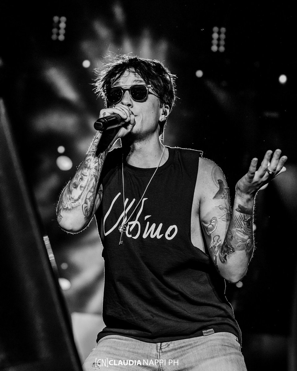 "Tu portami ad amare le cose mai amate"

#ColpaDelleFavole compie un anno!
Album più venduto del 2019 in Italia.
<a href="/IlVeroUltimo/">Ultimo</a>
<a href="/VivoConcerti/">Vivo Concerti</a>
<a href="/Honiro/">Honiro Label</a>
 
#colpadellefavole #ultimo #claudianappiph #ultimopeterpan #honiro #honirolabel #rose #Singing